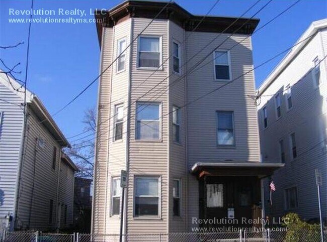 18 Rossmore St unit 2, Somerville, MA 02143 - photo 4