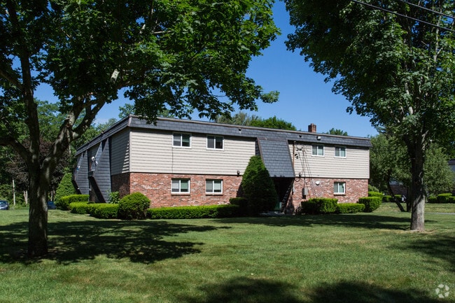 Briarcliff Apartments, Raynham, MA 02767 - photo 3