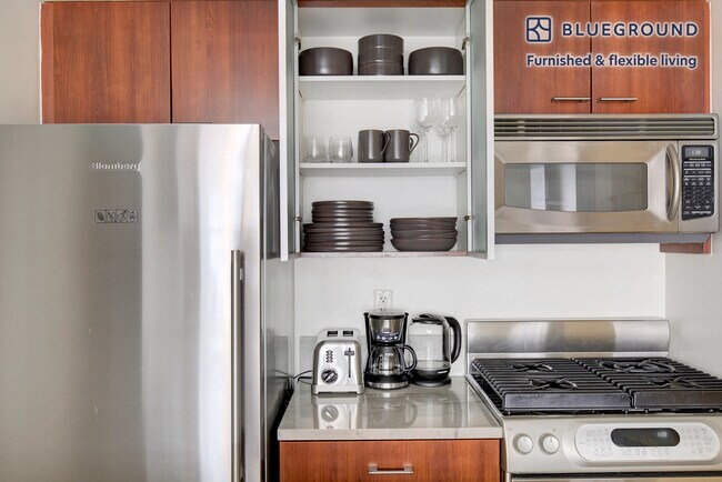 215 E 96th St unit FL21-ID688, New York, NY 10128 - photo 7