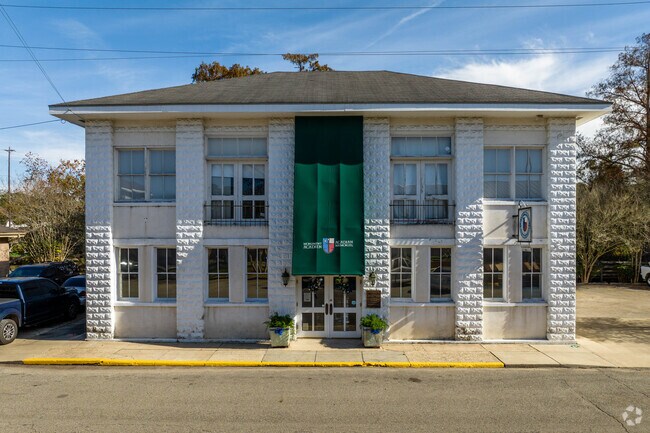 Residents of St Martinville can go to the Acadian Museum to learn about the town's rich history.