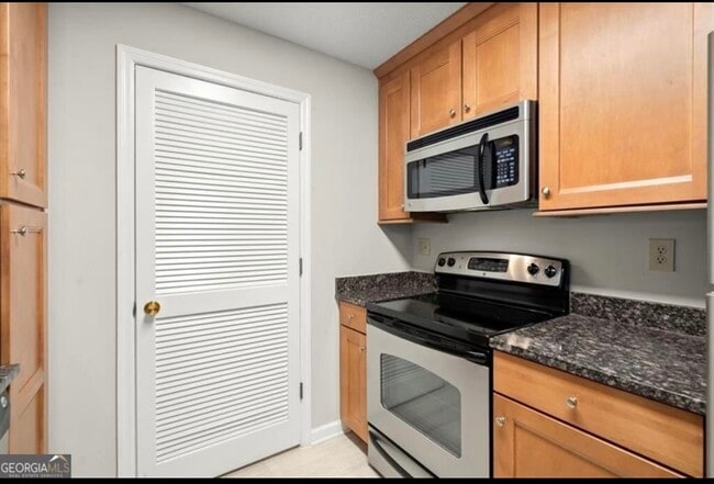 534 Granville Ct, Atlanta, GA 30328 - photo 2