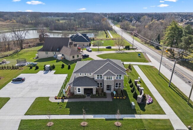 57061 11 Mile Rd unit 36458173, New Hudson, MI 48165 - photo 6