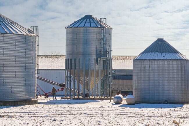 Large grain silos are found throughout the Lisbon area.