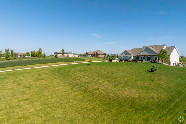 Ranch-style homes in Paris still provide plenty of space to grow.