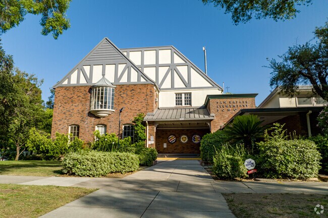 Welcome to San Rafael Elementary School in San Rafael Flats.