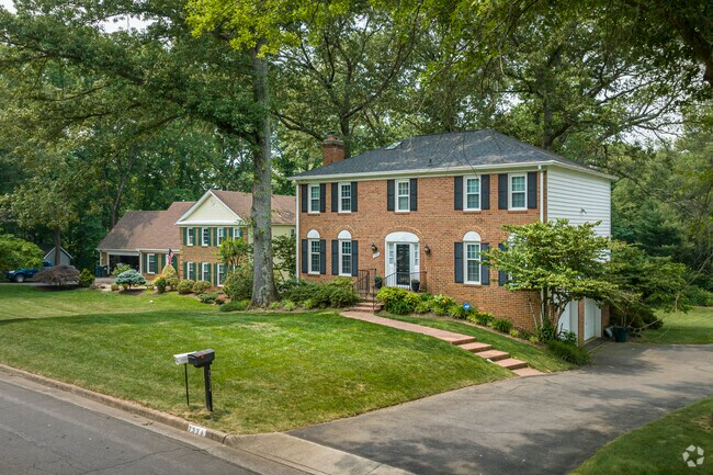 Architectural variety defines Farrs Corner’s spacious properties.