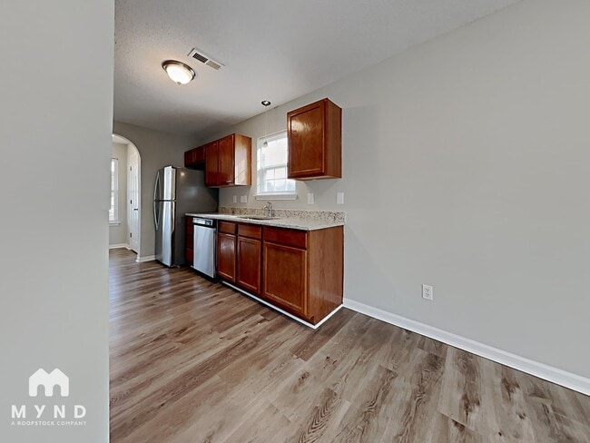 10922 Olde English Dr, Charlotte, NC 28216 - photo 4