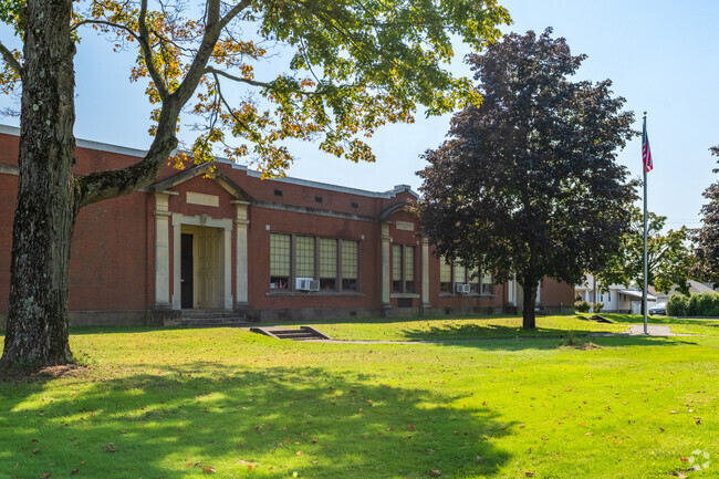 East Street Elementary School's minority student enrollment is 25%.