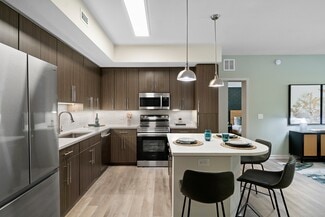 290 Courtney Lakes Cir, West Palm Beach, FL 33401