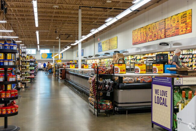 The local Mariano's is popular among Meadow Glens residents.