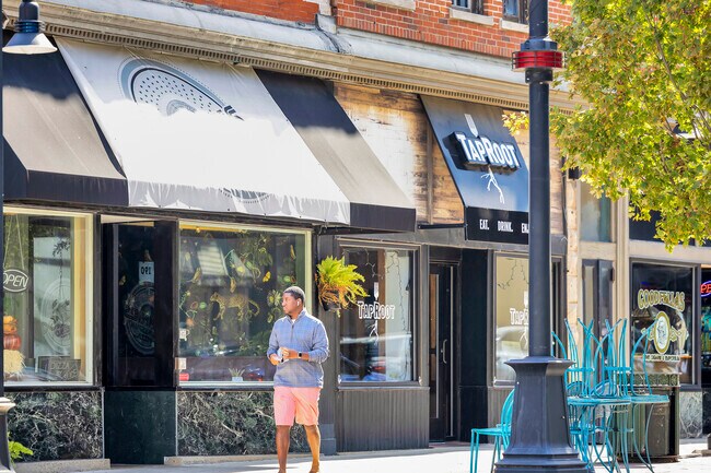 Merchant Street features a variety of restaurants and retail shops.