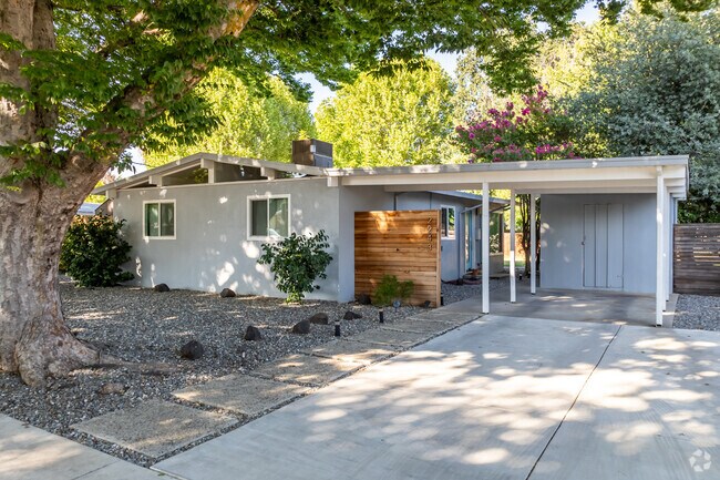 Midcentury modern homes in Kutras were build in the 1950s.