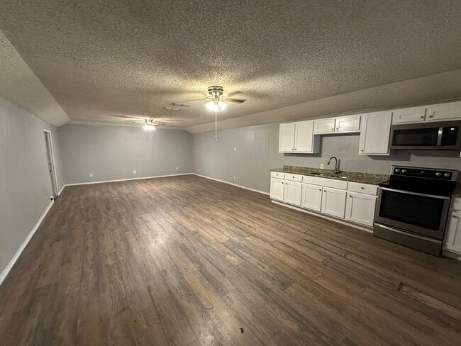 211 W Huff Ave unit B, San Antonio, TX 78214 - photo 5