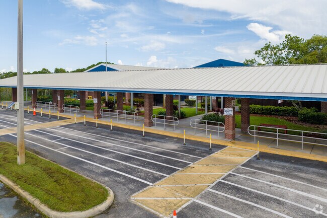 Welcome to the North River Shores Felix Williams Elementary School student drop-off at entrance