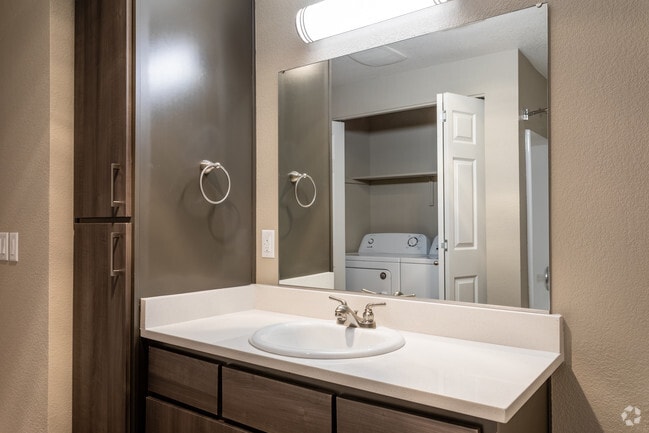 2BR, 1BA - 884 SF - Renovated