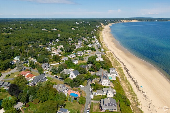 Homes line the waterfront near Sagamore Beach.
