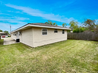 621 S Cumberland St, River Ridge, LA 70123