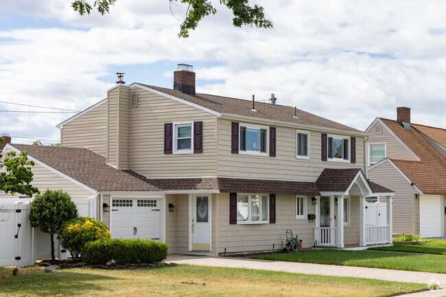 Many of the homes in North Wantagh are colonial style.