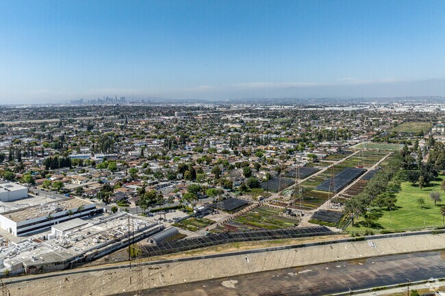 From the Rio Hondo River in Bell Gardens it is a quick drive to downtown Los Angeles.