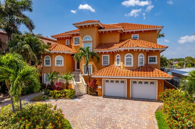 Spanish Mediterranean estates are found all over Causeway Isles.