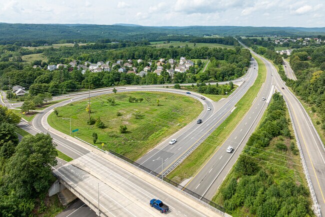 Apperson-Dickerson has access to Route 460 Bypass, which connects to other neighborhoods.