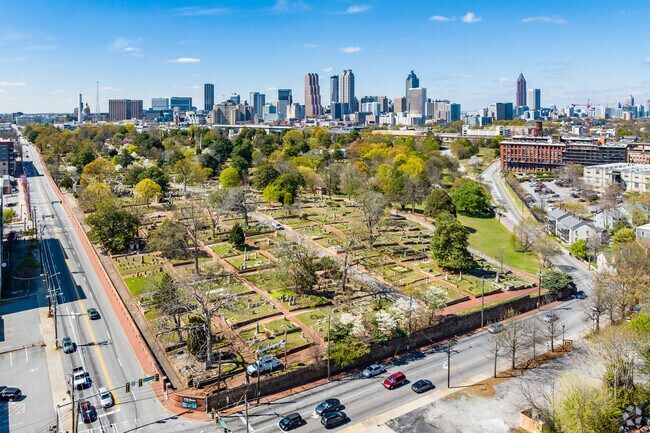 Oakland Cemetery takes up a massive 48 acres of space in the Oakland neighborhood.