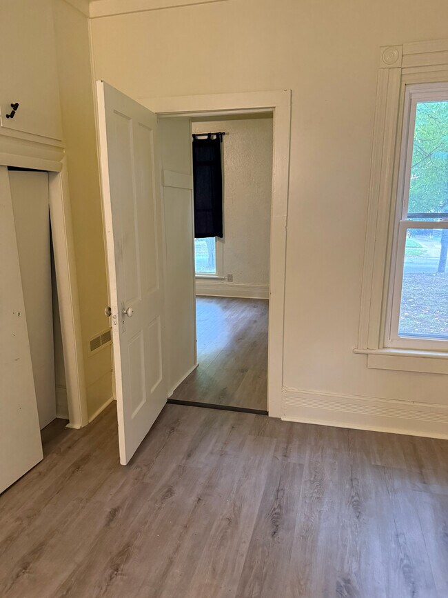 102 S Balch St unit 1 lower, Akron, OH 44302 - photo 2