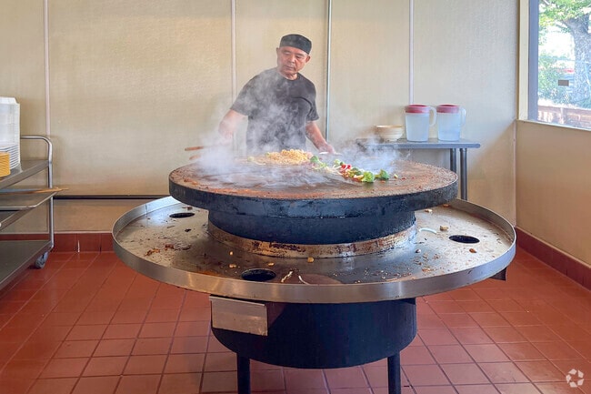 Li’s Mongolian BBQ chefs are wizards when preparing food near Del Paso Vale.