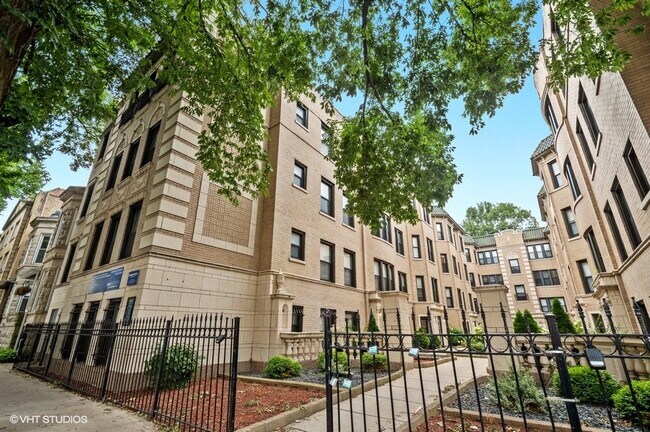 4038 N Ashland Ave unit S, Chicago, IL 60613 - photo 2