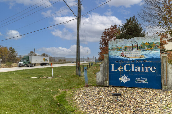 The welcome sign in LeClaire.