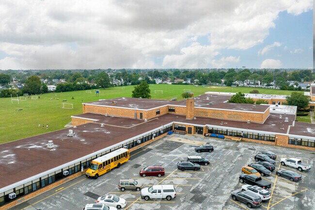 Wisdom Lane Middle School in Levittown has 776 students in grades 6-8 with a ratio of 11 to 1.