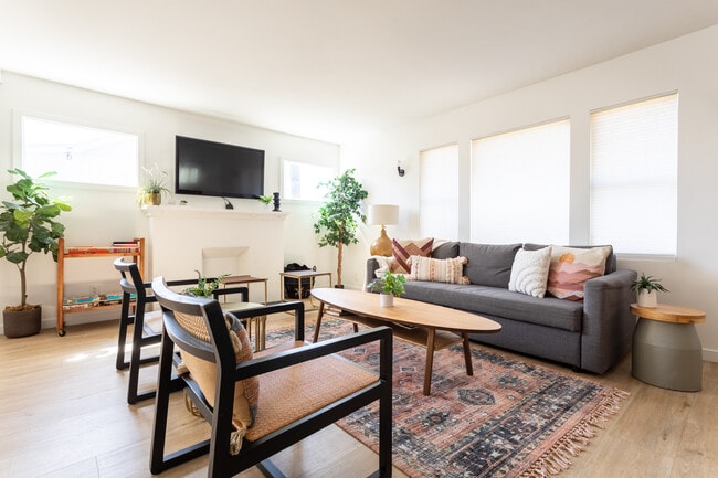 2918 S Harcourt Ave, Los Angeles, CA 90016 - photo 7