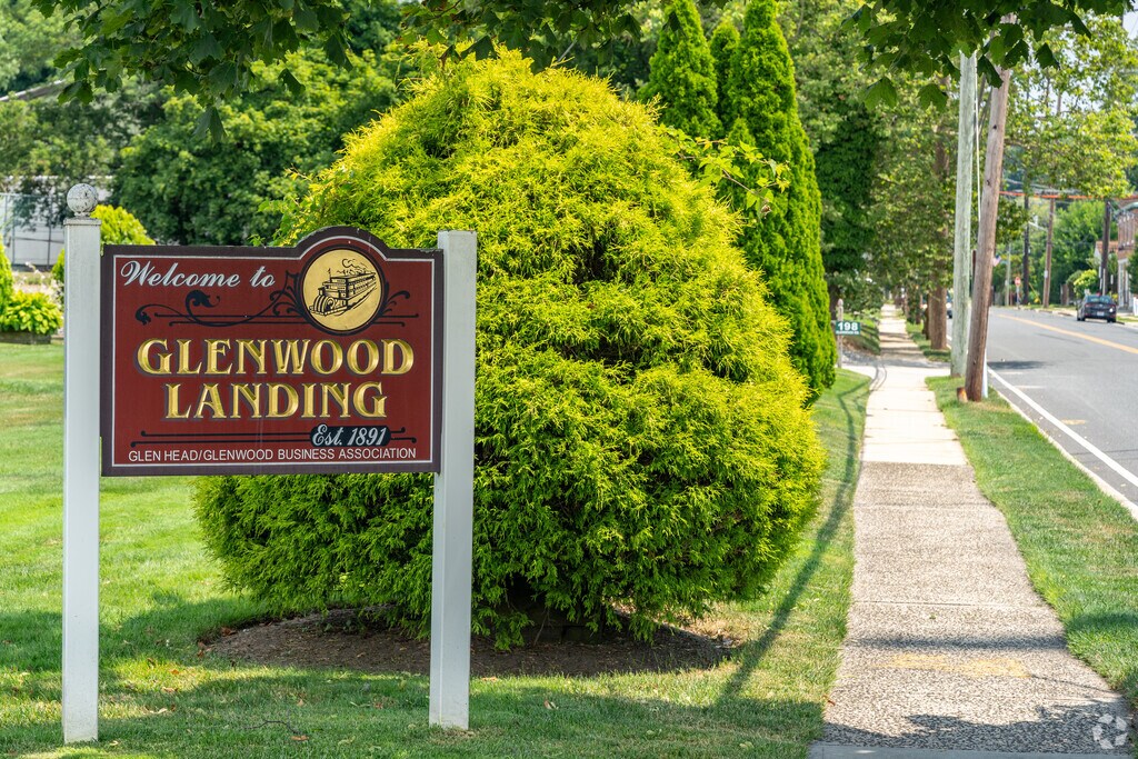 About Glenwood Landing Schools, Demographics, Things to Do