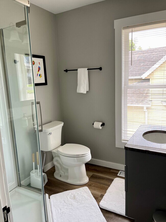 601 Day St unit 2, Decorah, IA 52101 - photo 5