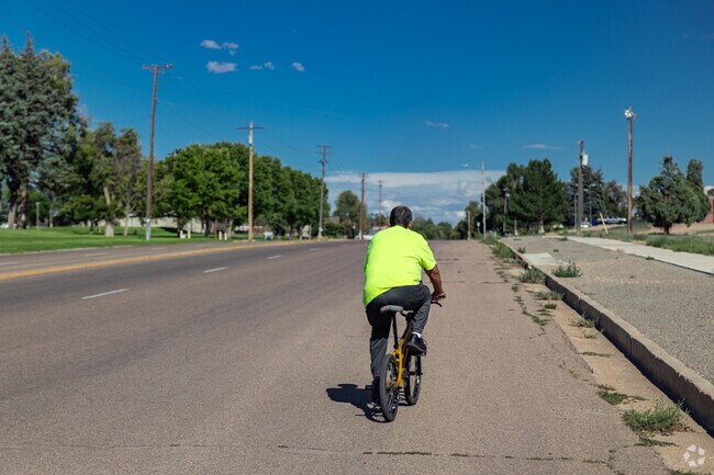 Hyde Park residents can safely cycle along wide roadways.