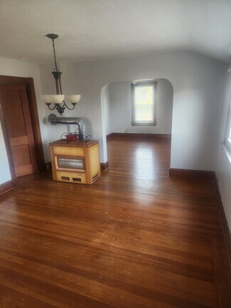 95 Read St Unit 2nd floor, Somerset, MA 02726