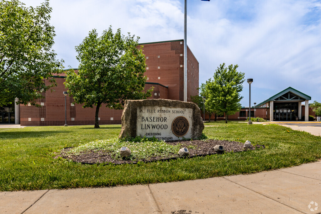 School signage welcomes you to Basehor-Linwood High School.