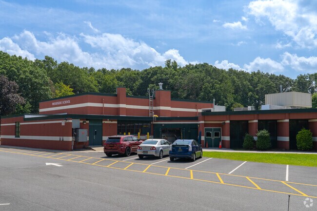 Woodside Elementary School in River Vale, NJ serves students in grades K-5.