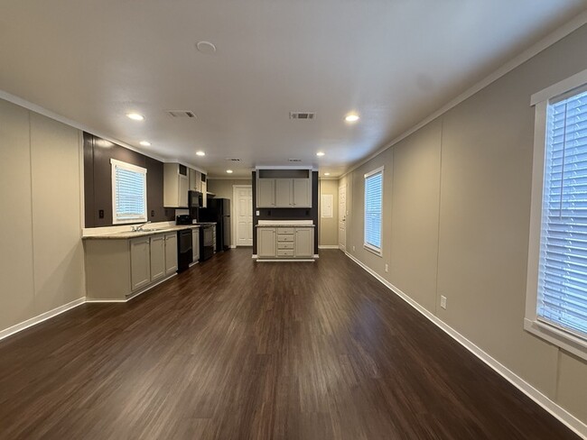 113 Lillian St, Conroe, TX 77301 - photo 3