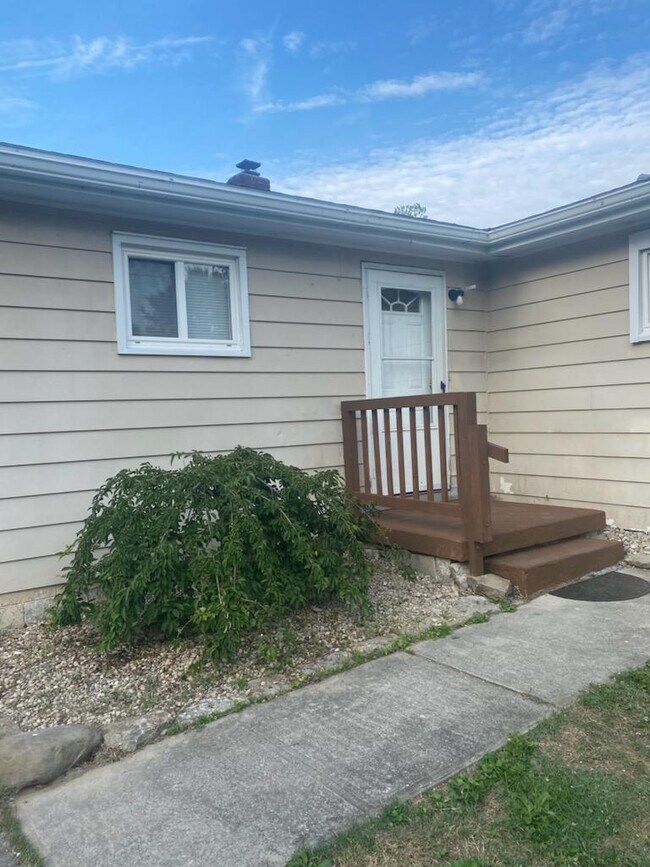 319 Pleasant St, Mount Orab, OH 45154 - photo 2