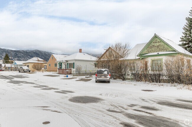 Among the styles of homes in Greeley, you're bound to find many cottages and Craftsmans.