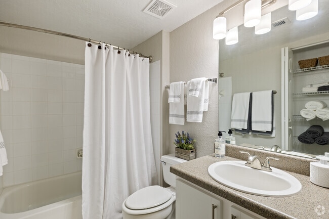 B1 - 2BR, 2BA - 949SF - Second Bathroom