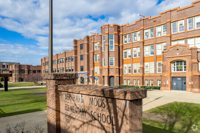 Moos Elementary School has a student to teacher ratio of 10 to 1.
