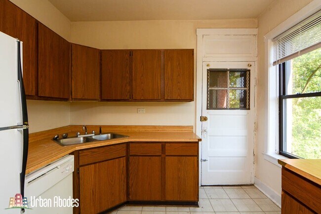 3523 N Racine Ave unit A07C, Chicago, IL 60657 - photo 5