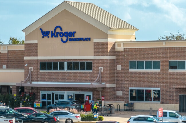 Kroger in Clute features a pharmacy and deli.