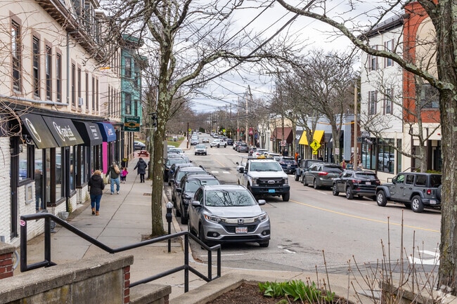 Explore the restaurants and shops on Lincoln St. in Newton Highlands.