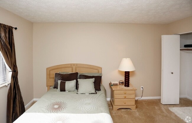 English Village Apartments, Indianapolis, IN 46239 - photo 7