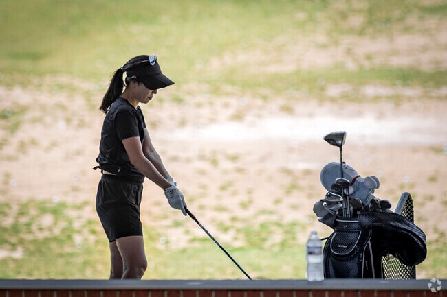 Oakton offers locals many amenities like golfing.