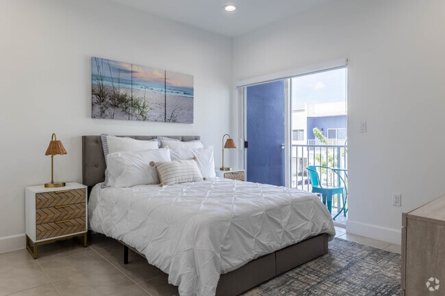 3 BR, 2.5 BA - 1,348SF