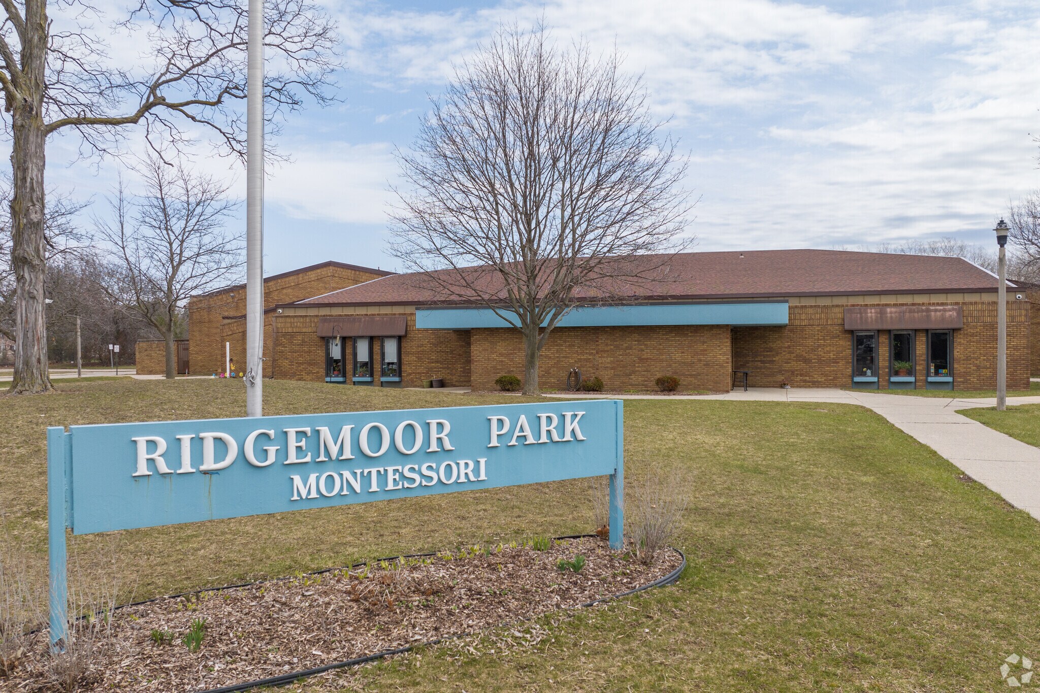 Ridgemoor Park Montessori is one of the public school options in the area.